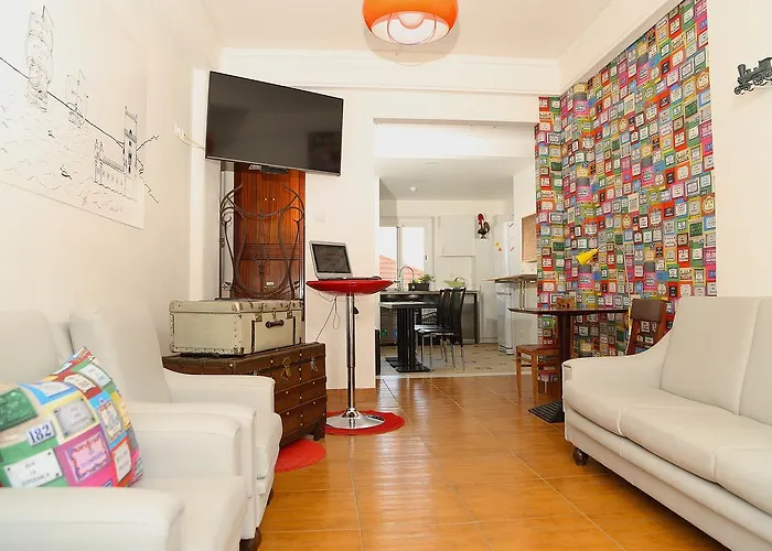 Santos Hostel - Lisboa 호스텔 *